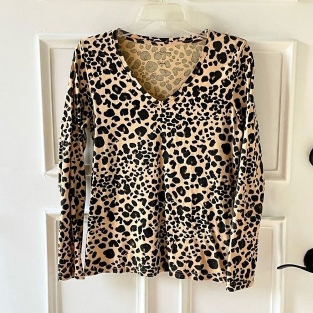 Liz Claiborne Womens size M Leopard Print Top V-Neck Long Sleeved Shirt Cotton
